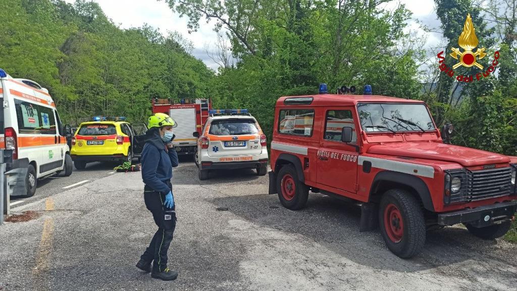Immagine per Finisce contro un albero sulla statale a Savogna d'Isonzo, ricoverato un uomo